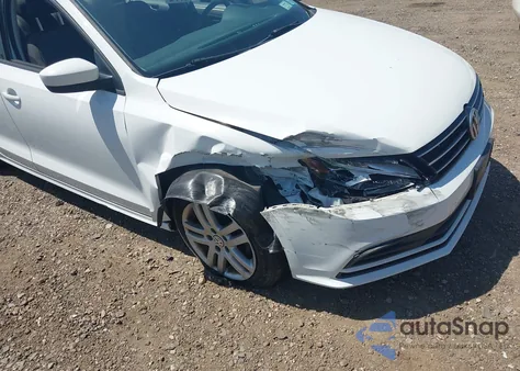 2018 Volkswagen Jetta 1.4T S z USA, uszkodzony, nr VIN 3VW2B7AJ4JM244832